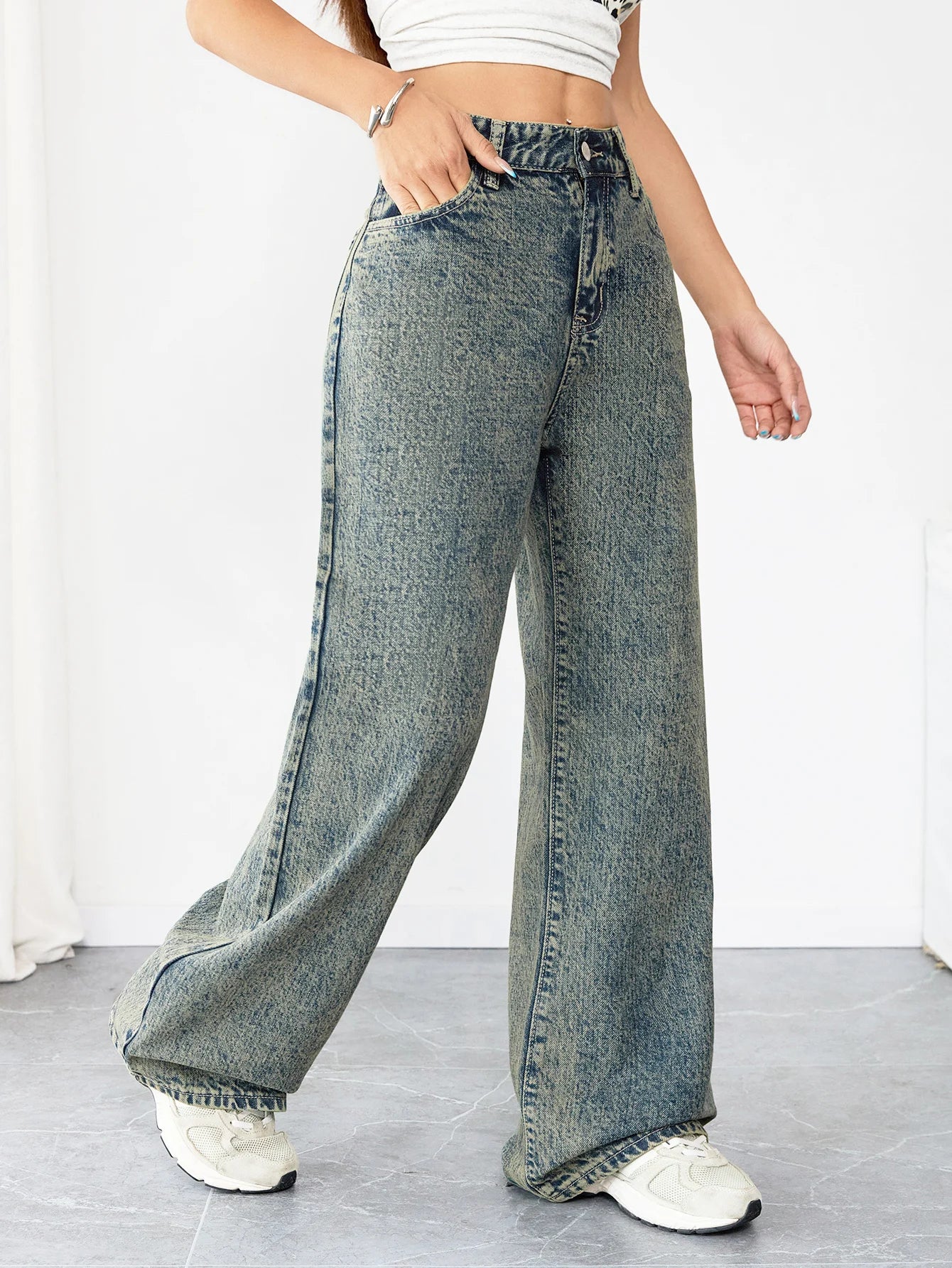 wide leg blue denim jeans casual fit